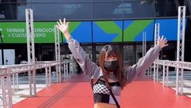 關關曬出走鐘紅毯。（圖／翻攝自IG）