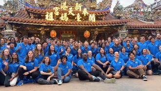 UCLA棕熊參訪嘉縣　奉天宮拜拜、跳原民舞