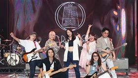 黃于娟、徐哲緯、婕鈴、陳怡君、解偉苓、姚宇謙和龔德