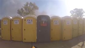 以色列國防軍（IDF）公開哈瑪斯突襲音樂節，開槍掃射流動廁所的影片（圖／翻攝自以色列國防軍（IDF）IG）