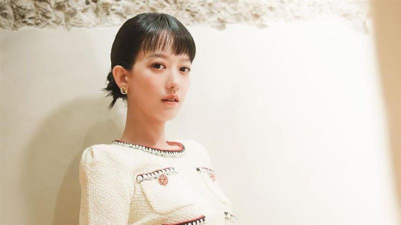 孟耿如遭路人提醒衣穿反！她早知情揭真相