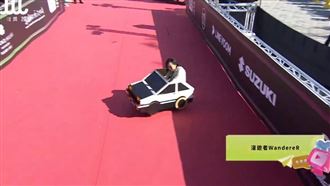 走鐘獎／YTR開賽車上紅毯　差點跌進愛河