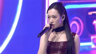 最辣鄉民老婆自彈自唱　廣播金鐘開場暈爆