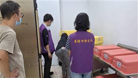 基隆校園疑發生食物中毒  衛生局前往稽查基隆市深美國小13日發生疑似食物中毒事件，多名學生不適就醫，市府衛生局14日派員前往校內廚房等處展開調查，並採集相關檢體送驗。（基隆市政府提供）中央社記者沈如峰基隆傳真  112年10月14日