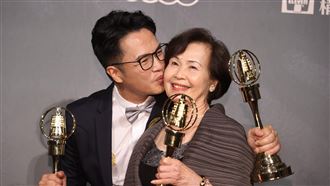爸爸離世1週年　他最狂奪3獎82歲媽媽哭了
