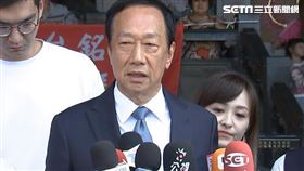 郭台銘參拜基隆天顯宮。