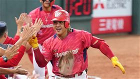 ▲龍隊投打都發威，3連剩下半季登頂只差1步。（圖／味全龍球團提供）