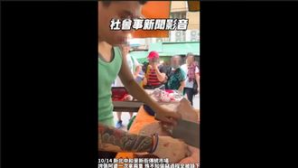 剁雞直播中婦人趁亂偷雞翅　網友隔空提醒