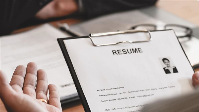 面試牙助像選妃?脫口罩遭批 釣網爆內幕