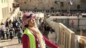  白嘉莉找出過往赴以色列照片。（圖／翻攝自臉書）