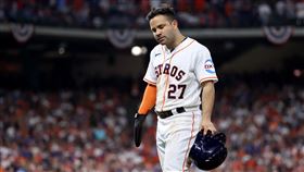 ▲「阿土伯」奧圖維（Jose Altuve）漏踩壘包，形成另類雙殺。（圖／路透社／達志影像）