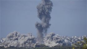  哈瑪斯襲擊以色列，以色列邊境遭飛彈轟炸。（圖／美聯社／達志影像）