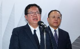 鄭文燦接受媒體聯訪