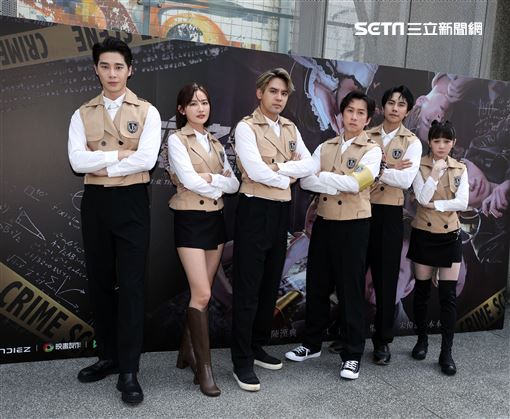 陳漢典、陳零九、潘君侖、梁以辰、宋偉恩、本本、製作人郭方儒出席《百分之一相對論》試映會。（記者邱榮吉/攝影）