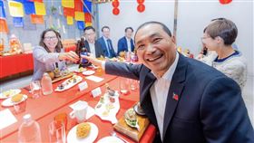 侯友宜在臉書發文貼照表示，很高興相隔不到一個月，又和老朋友AIT羅森伯格主席見面。（圖／翻攝自侯友宜）