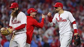 ▲費城人3轟響尾蛇王牌，搶下國聯冠軍賽首勝。（圖／路透社／達志影像）