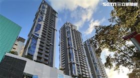 新光三越「鑽石塔Diamond Towers」(新光三越忠孝)，記者劉沛妘攝影