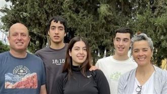 以色列滅門血案！5人到死仍緊擁不放手