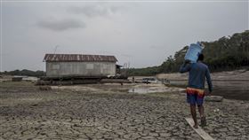 亞馬遜支流水位創121年新低！跌至13.59公尺　歷來最嚴重乾旱恐降臨。（圖／美聯社／達志影像）