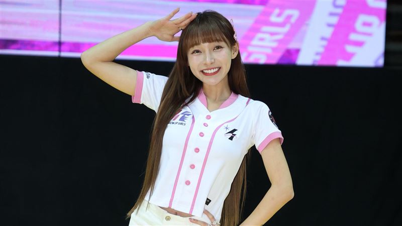 辣穿內衣挨轟醜像女鬼　林襄首露臉反擊