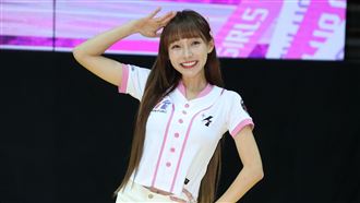 辣穿內衣挨轟醜像女鬼　林襄首露臉反擊