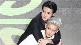 ▲EXO成員燦烈和世勛。（圖／翻攝自微博）