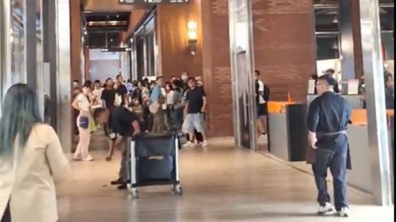 新店裕隆城天降「磚頭」　情侶逛街險遭砸