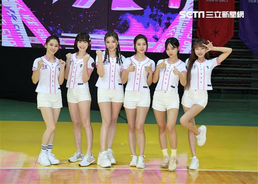 林襄、關詩敏、吳心緹、Elkie（韓團CLC前成員 ）、盧以恩(金鐘新人獎)  、JUDY（韓國人氣Youtuber）出席「炸裂吧女孩」開鏡。（圖/記者邱榮吉攝影）