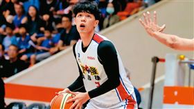 ▲上季SBL效力於裕隆納智捷的球星吳季穎，遭爆打假球、涉簽賭醜聞。（圖／翻攝自裕隆納智捷籃球隊臉書）