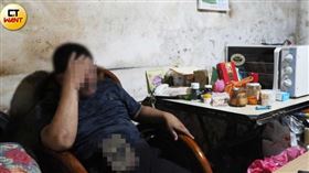 父愛賭敗光家產！輕度智障兒當清潔工養活全家　他的兄姊連洗澡都辦不到（名家－CTWANT）