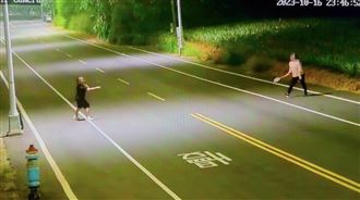 標線當球場邊線！嘉義男女馬路羽球盃開打