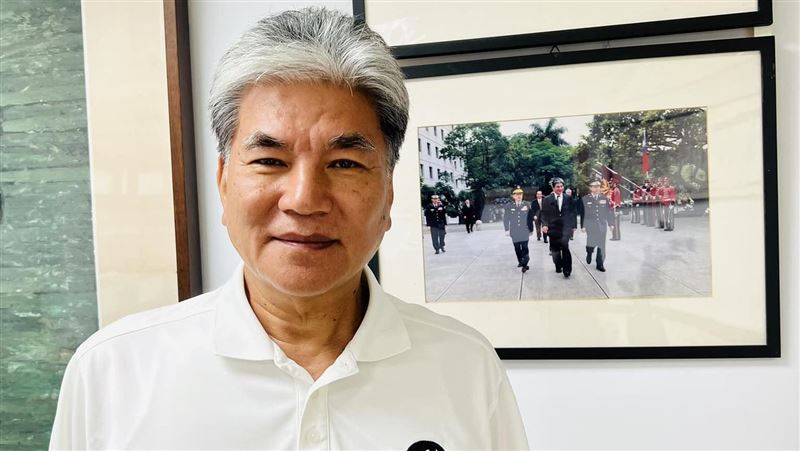 謝金河問李鴻源：在國家英雄身上灑狗血？