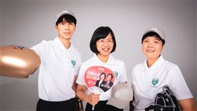 蘇巧慧募款小物上線，推出「時尚巧球帽」以及「永續巧Polo衫」，更邀請到台灣首位棒球女主審劉柏君，以及出身鶯歌的亞運拳擊金牌得主林郁婷一起力挺（圖／蘇巧慧辦公室提供）