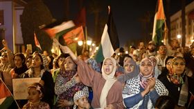 加薩醫院被空襲，摩洛哥民眾上街頭聲援巴勒斯坦。（圖／美聯社／達志影像）