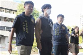 ▲吳季穎進入士林地檢署。（圖／記者楊澍攝）