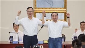 國民黨17日中常會，朱立倫宣布徵召侯友宜。（圖／中國國民黨提供）