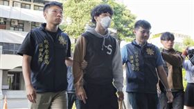 ▲吳季穎進入士林地檢署。（圖／記者楊澍攝）