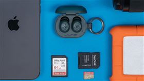 JLab JBuds Mini全體盒身僅約25公克重，並附有鑰匙圈設計，出門攜帶更加便捷。（圖／品牌業者提供）