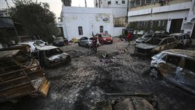 巴勒斯坦自治區加薩市（Gaza City），「阿里阿拉伯醫院（Al Ahli Arab Hospital），17日遭轟炸，近500人死亡。（圖／美聯社／達志影像）