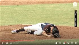 ▲陽明高中投手許珉毓熱身抽筋倒地。（圖／翻攝自BE HEROES YT）