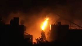 加薩醫院遇襲前20秒畫面曝光，火箭彈空中突轉向爆炸冒出火光(翻攝自 X)