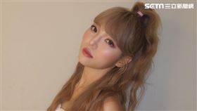 何美接受《三立新聞網》專訪。（圖／猿聲串動 提供）