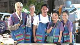 《我們這一攤》夏和熙、胡宇威、温昇豪、王彩樺、Kimi台中擺攤銷售一空。（圖／華視提供）