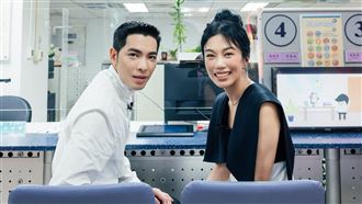 蕭敬騰才登記結婚！抱「孩子」曬一家三口