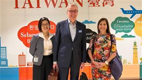 墨菲（Phil Murphy）率領訪團，於今（19）日晚間抵達台灣。（圖／翻攝自外交部）