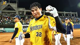 ▲曾頌恩纏鬥10球敲出再見安打，賽後獲選單場MVP。（圖／中信兄弟球團提供）