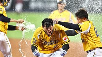 奇蹟！曾頌恩再見安打　象助龍下半季封王