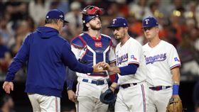 ▲美聯冠軍賽第4戰，遊騎兵先發投手希利（Andrew Heaney）僅投0.2局。（圖／美聯社／達志影像）