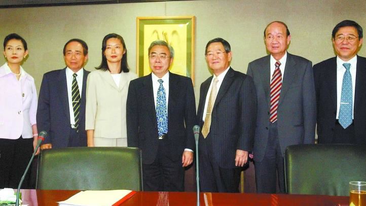 老功臣謝幕　2.5兆王國總部「打掉重練」
