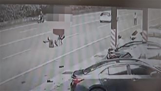 談投資遇搶！苗栗男死命護鈔遭拖行畫面曝